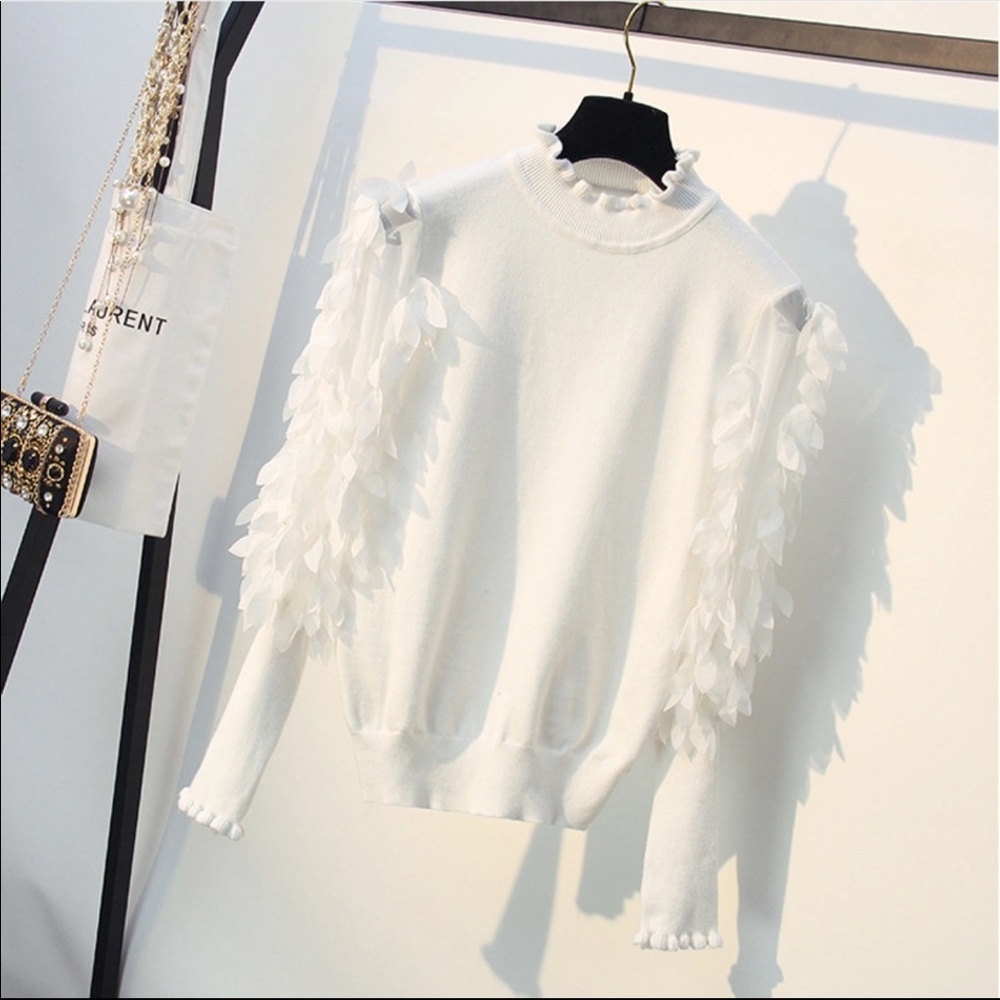 New! Gorgeous Feminine Petal Sleeve Ruffle Sweater - Picture 5 of 8